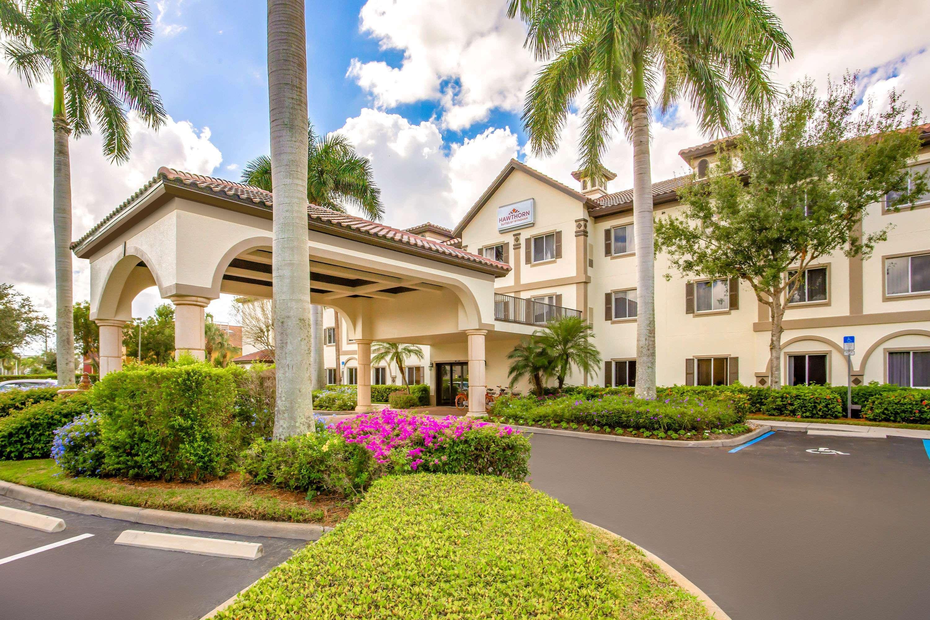 Hawthorn Extended Stay By Wyndham Naples Vineyards Exterior photo