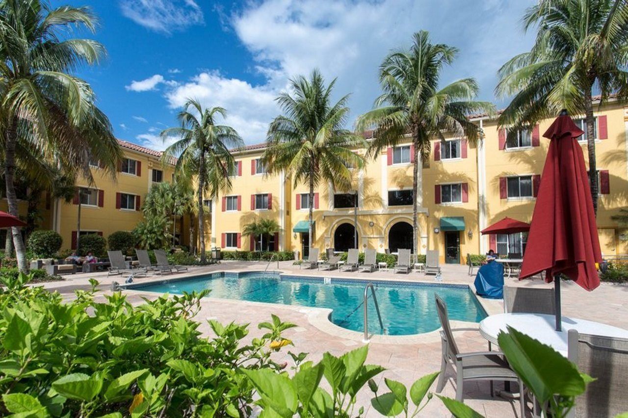 Hawthorn Extended Stay By Wyndham Naples Vineyards Exterior photo